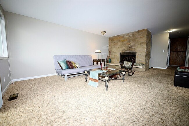 Foto del edificio - 5012 Baker Ave NW