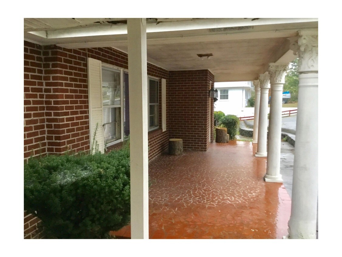 1016 Greens Lake Rd Unit B., East Ridge, TN 37412 Room for Rent in