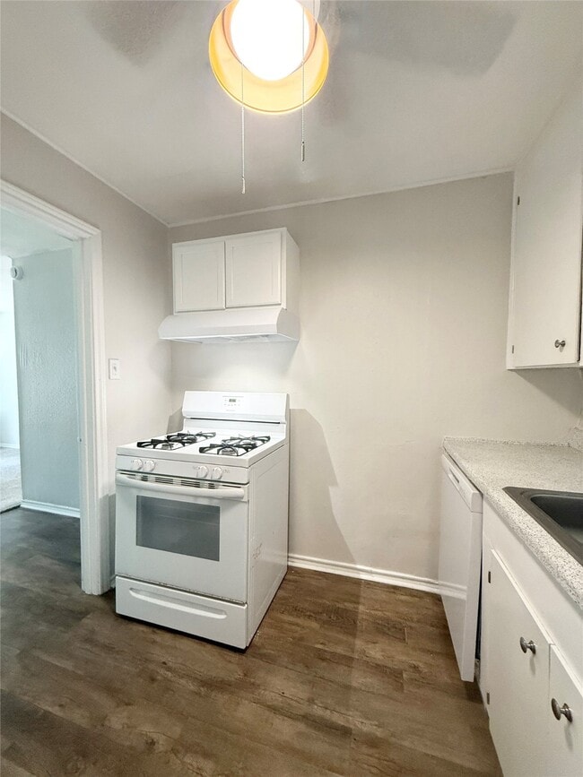 Building Photo - 117 Oak Dr