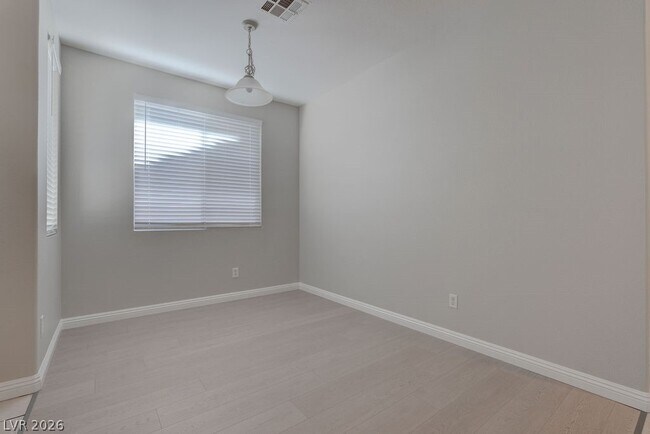 Foto del edificio - 9129 Drifting Bay St