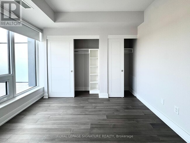 Photo du bâtiment - 2525-2525 Bathurst St