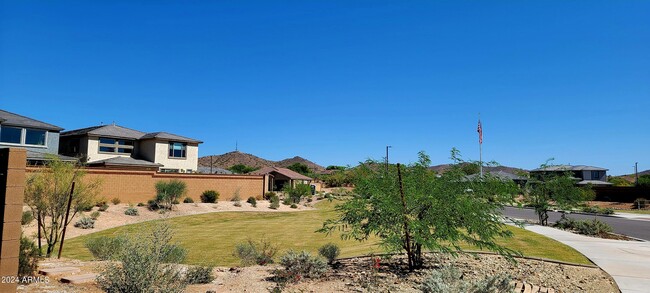 Building Photo - 2018 W Sleepy Ranch Rd