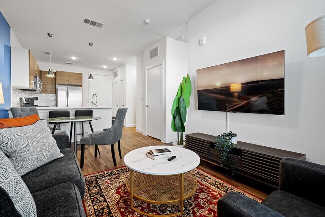 Foto del edificio - 2425 E Riverside Dr