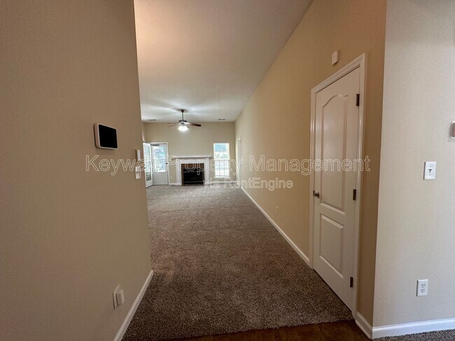 Building Photo - 2136 Sylvan Lake Dr