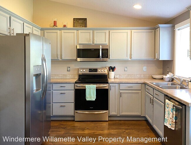 Building Photo - 4 br, 2 bath House - 700 Whirlwind Dr. NE