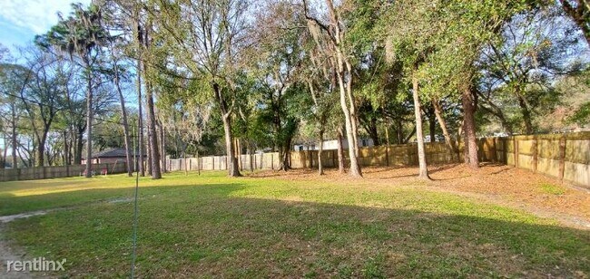 Foto del edificio - 2 br, 2 bath Apartment - 7704 Chase Rd