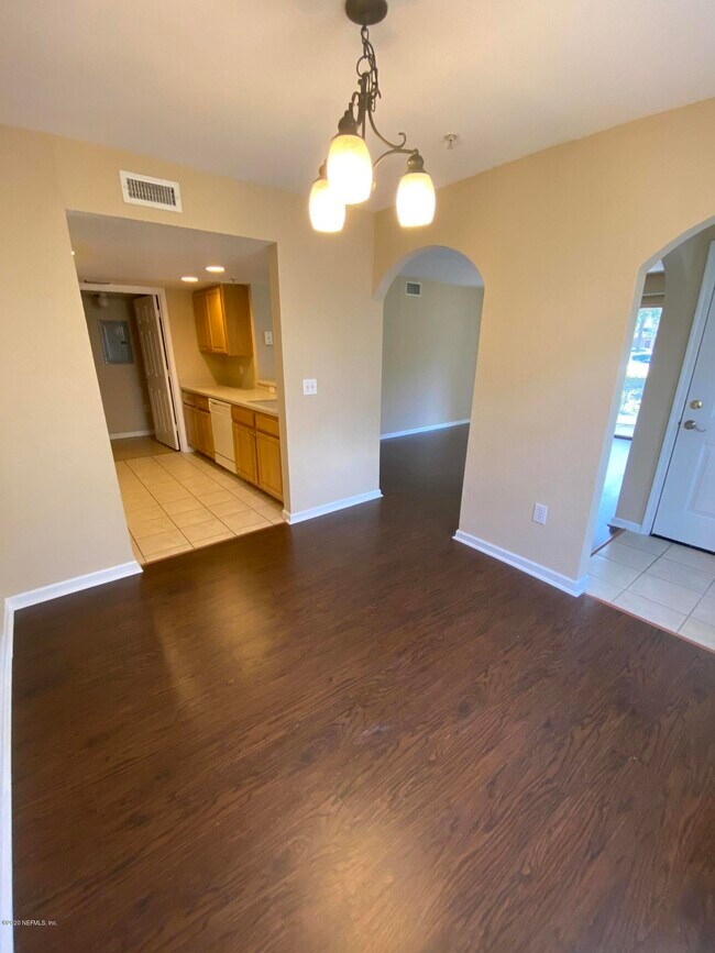 Foto del edificio - 10075 Gate Pkwy N