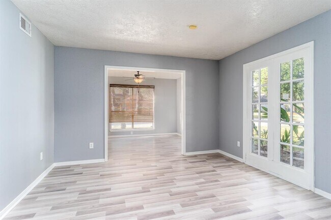 Building Photo - 5019 Dawn Lily Dr