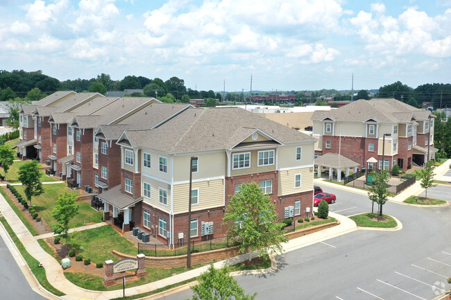 Aerial Photo - Admiral Pointe Apartments