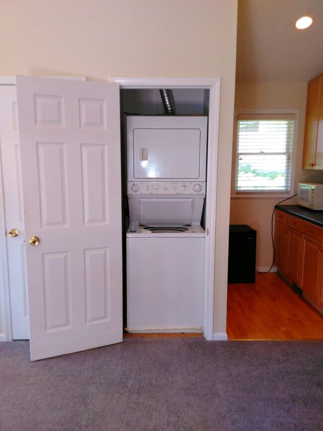 Lavadero - 1834 W Willow Ln