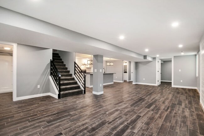 Building Photo - 1801 Elaine Dr