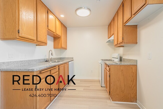 Building Photo - Gorgeous and Spacious Top Floor Two Bedroo...