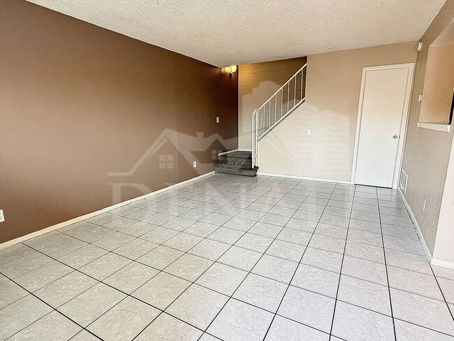 Building Photo - 4514 E Riverside St