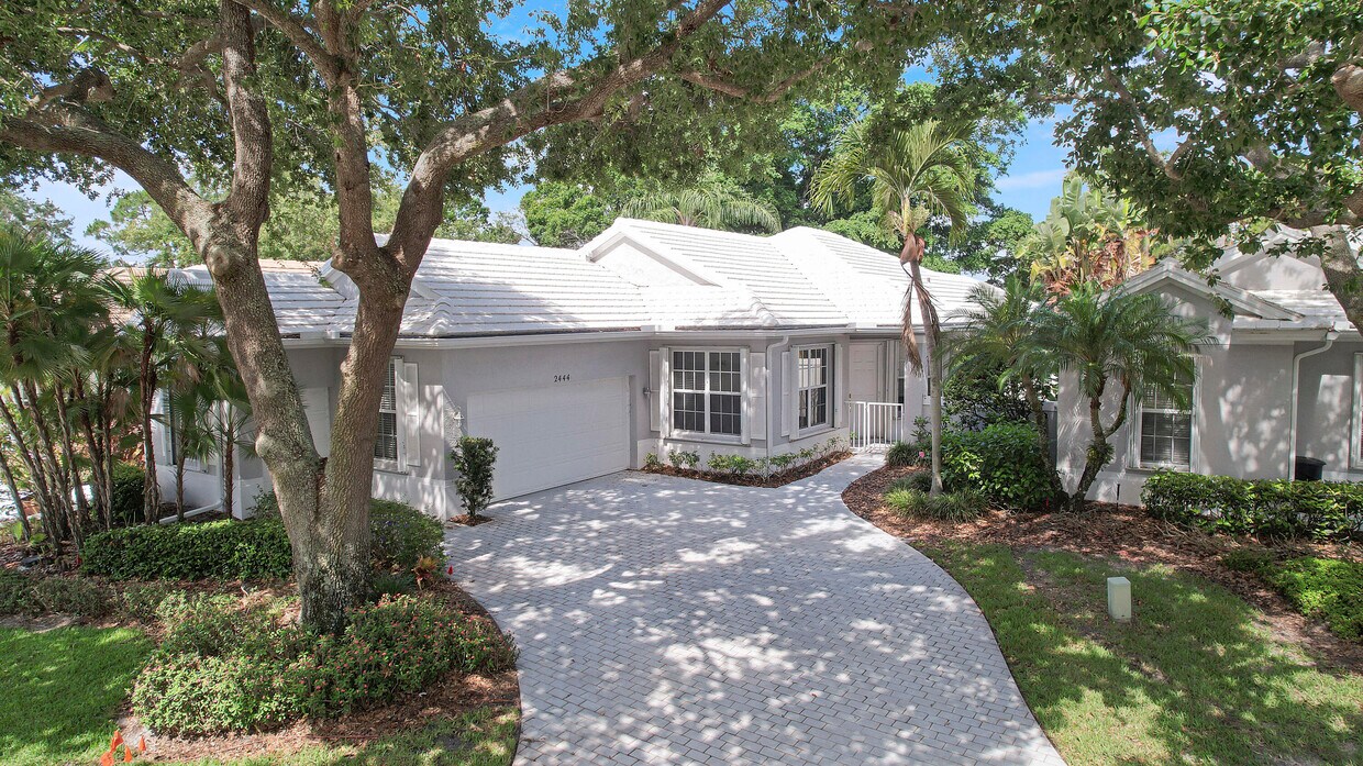 Foto principal - 2444 SW Brookwood Ln