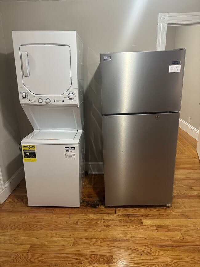 Building Photo - 33 Algonquin St