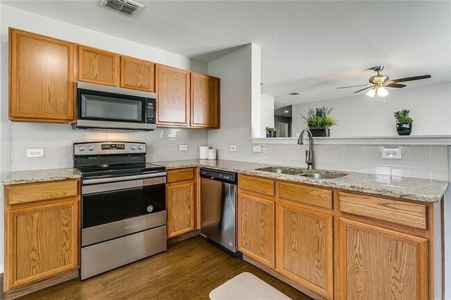 Building Photo - 909 Poncho Ln