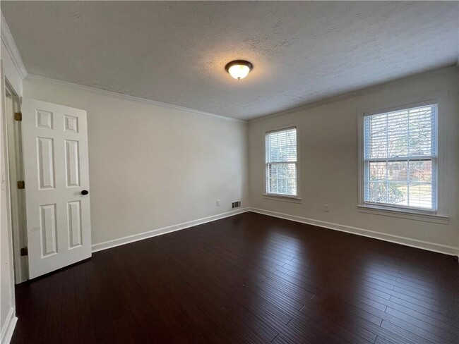Building Photo - 3145 Queens Walk