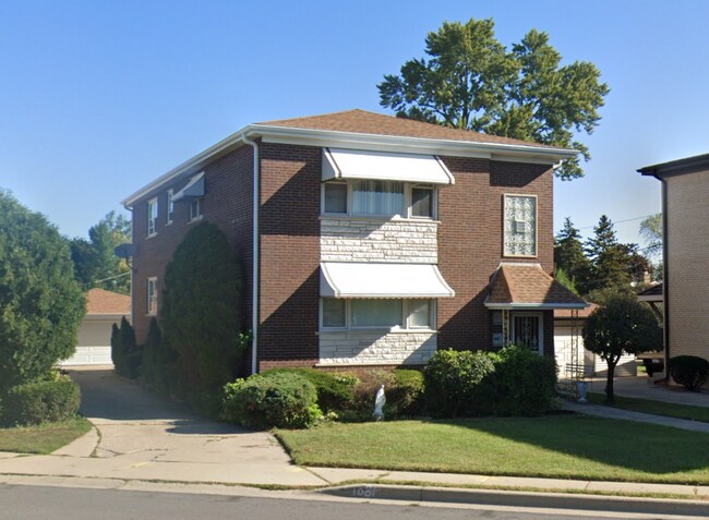 Building Photo - 661 N Northwest Hwy