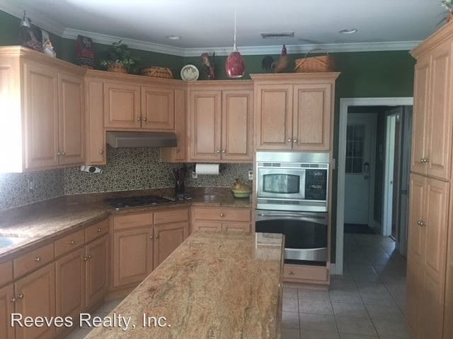 Building Photo - 6812 Stonebrook Dr N