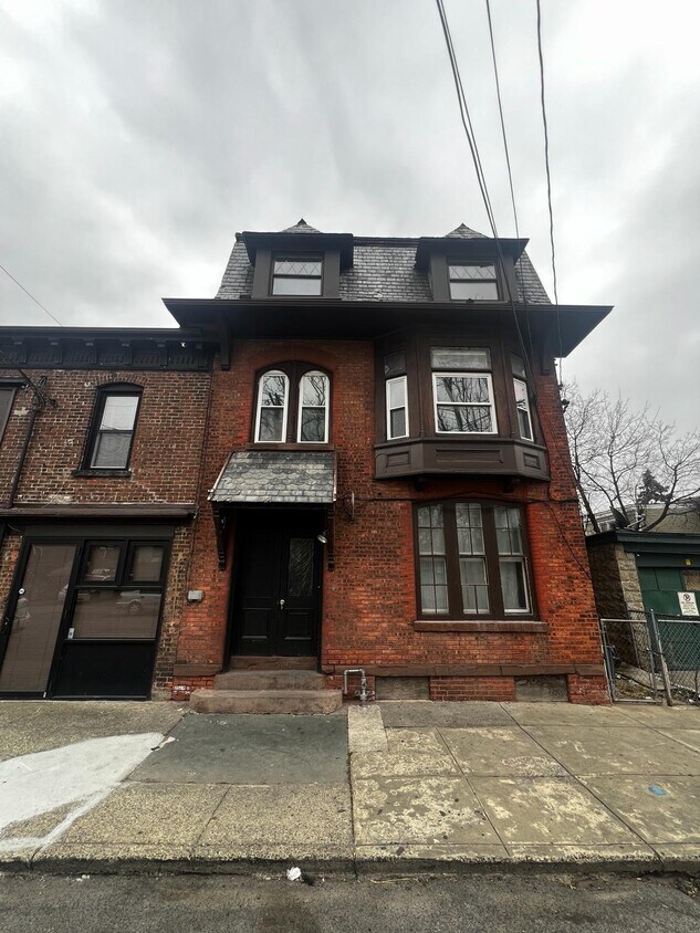 Foto principal - 119 S Clark St