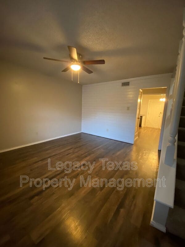 Building Photo - 1604 Sun Valley Dr