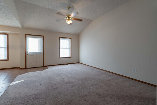 Building Photo - 1206 E Hampton Dr