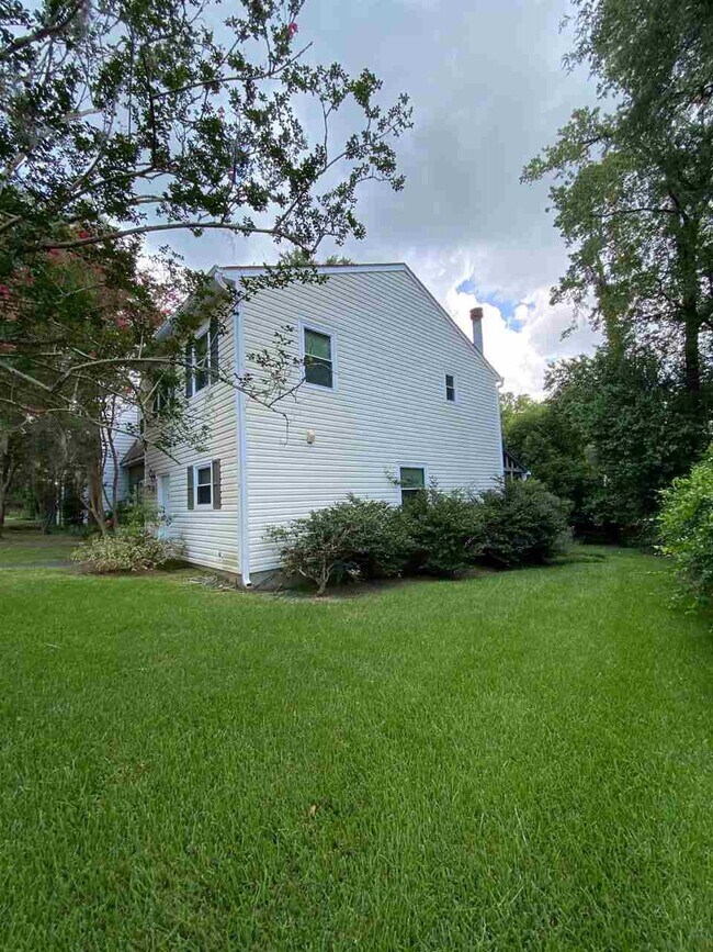 Building Photo - 2393 Gregory Dr