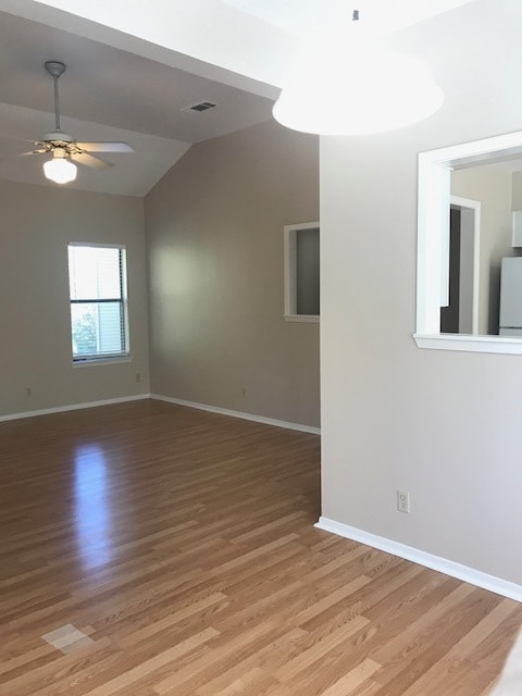 Sala de estar - 811 W Annie St