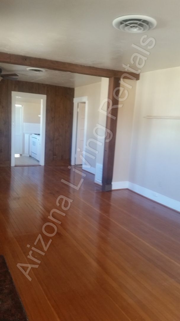 Foto del edificio - CHARMING 3 BEDROOM HOME