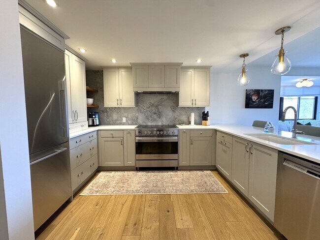 Foto del edificio - 100 Ledgewood Dr