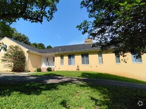 Building Photo - 901 Walker Rd