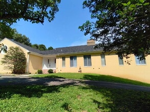 Building Photo - 901 Walker Rd