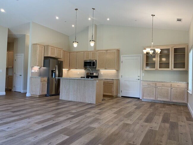 Building Photo - Brand New 4 Bedroom Home in Coffey Park