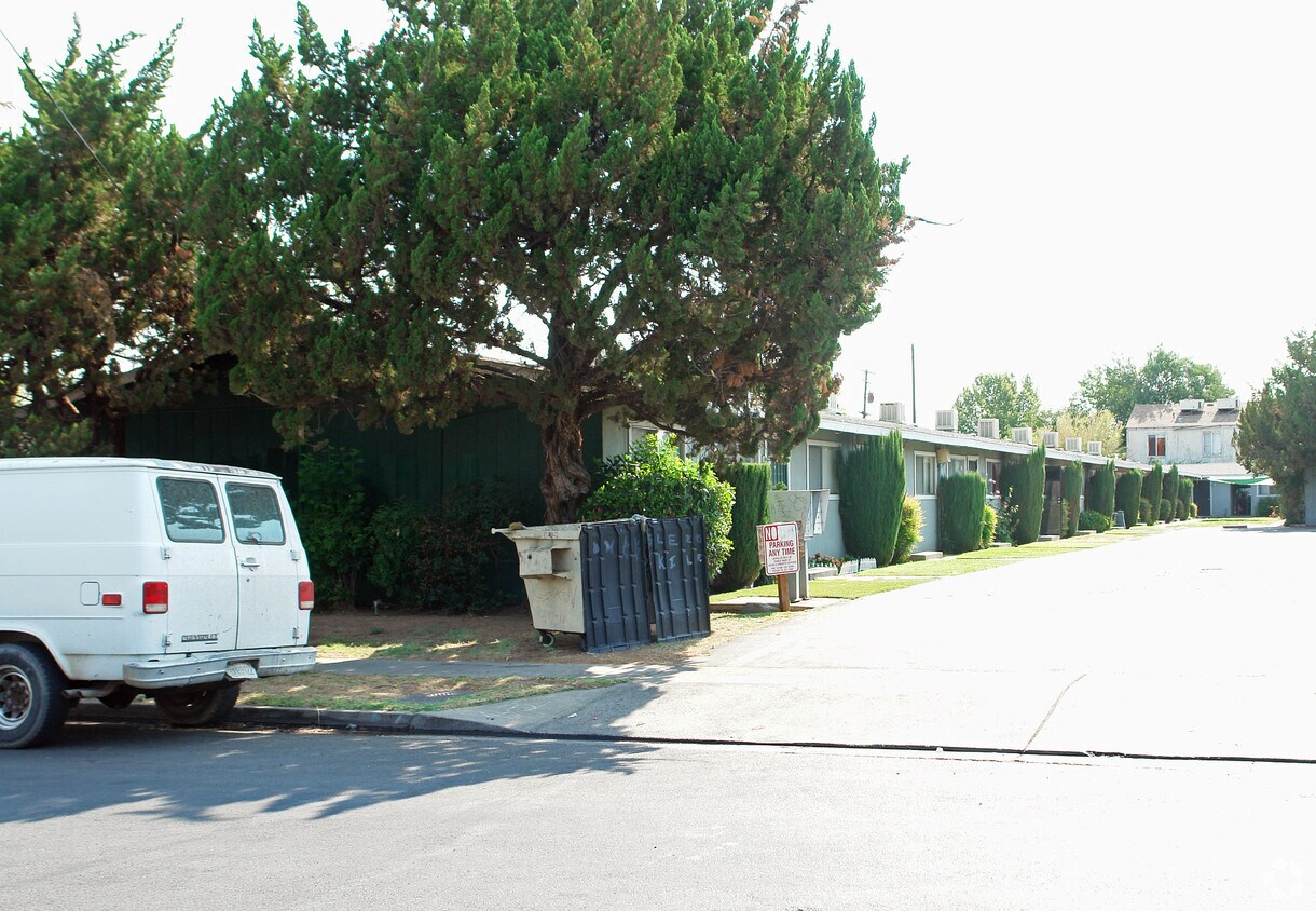 Building Photo - 1244 N Millbrook Ave