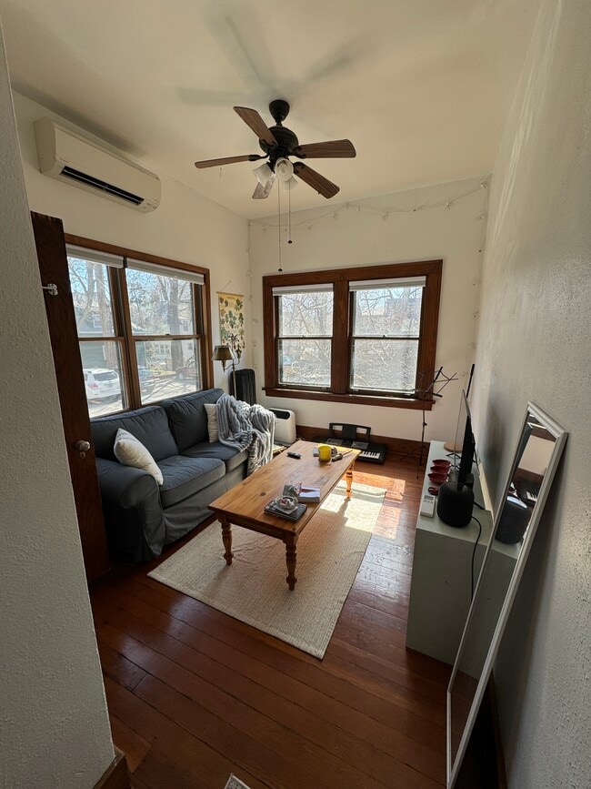 lots of natural light - 811 E College St