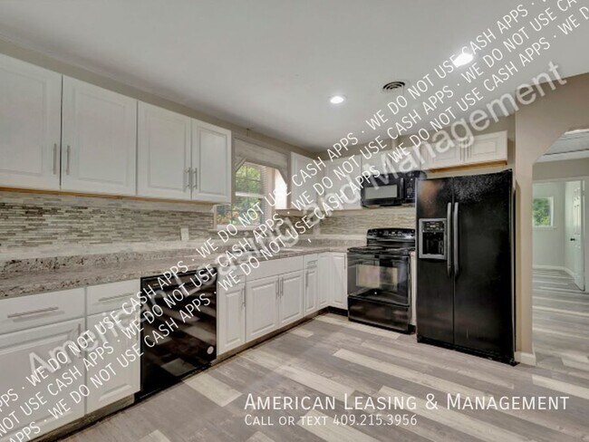 Foto del edificio - Spectacular Newly Remodeled Home Perfect f...