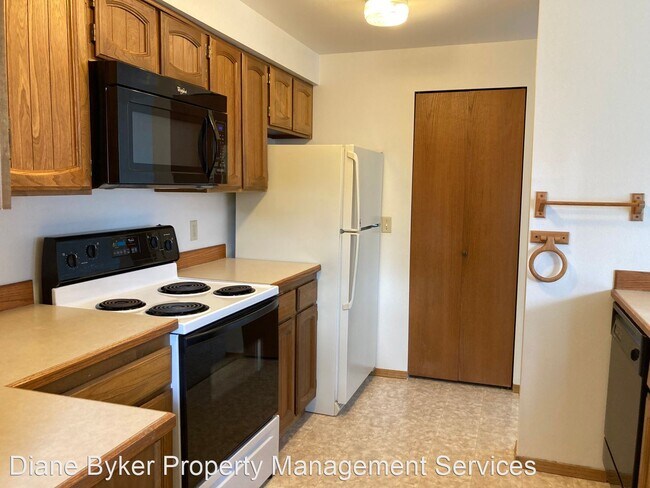 Building Photo - 3 br, 2 bath House - 2250 Sentry Drive #506