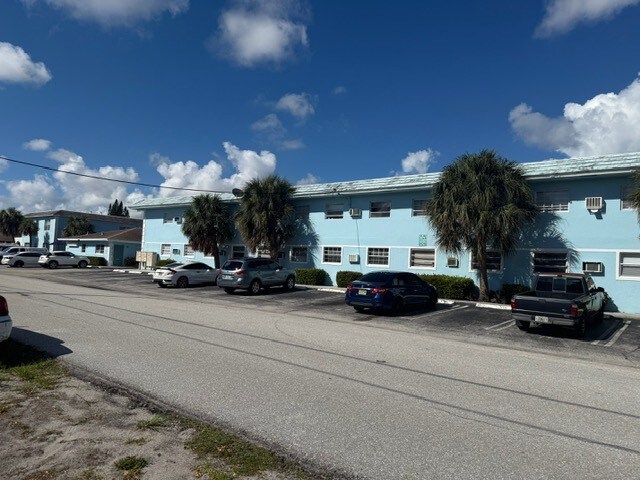 Building Photo - 241 SE 10th Ave