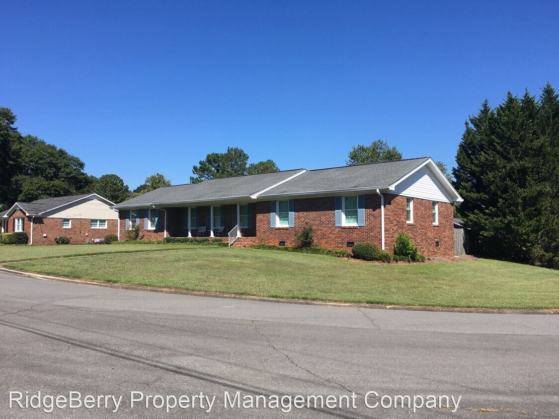 3 br, 2 bath House 25 Maplewood Sq SE House Rental in Rome, GA
