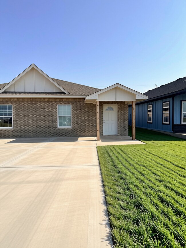 Building Photo - 1407 SW Bishop Rd