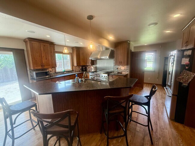 Building Photo - Spacious Remodeled Single Family Ranch Home in Golden!