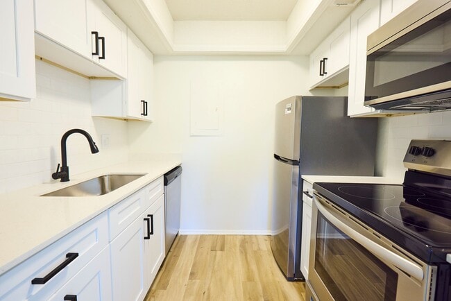 Building Photo - Palmetto Square