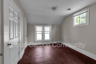 Building Photo - 331 Schenck St