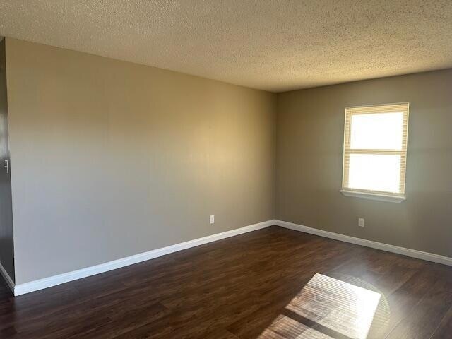 Foto del edificio - 5025 Lake Cir Dr NE