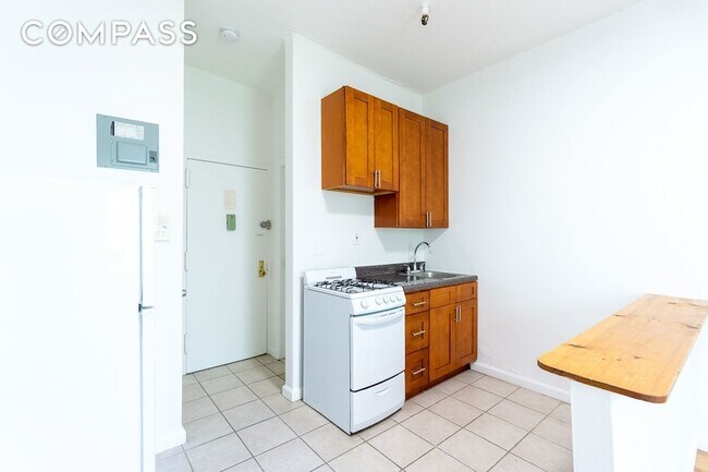 Foto del edificio - 320 W 20th St