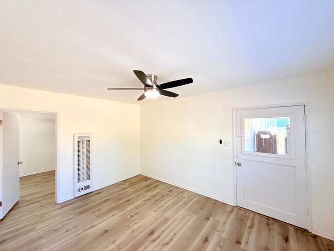 Building Photo - 6200-6202 Muscatel