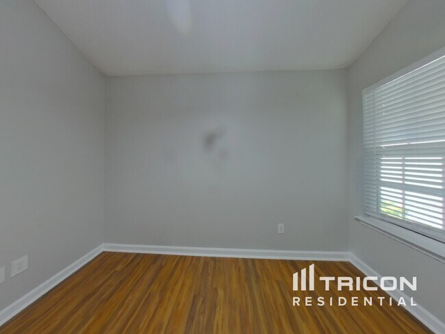 Building Photo - 300 Stone Ridge Way