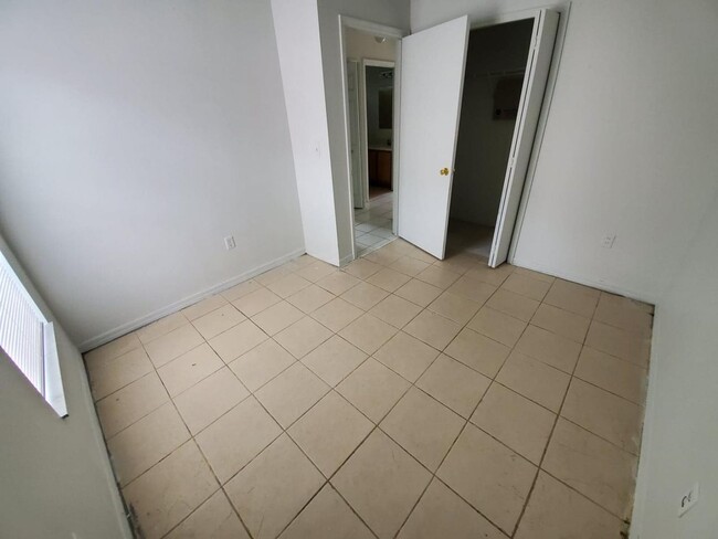 Building Photo - Lovely Home