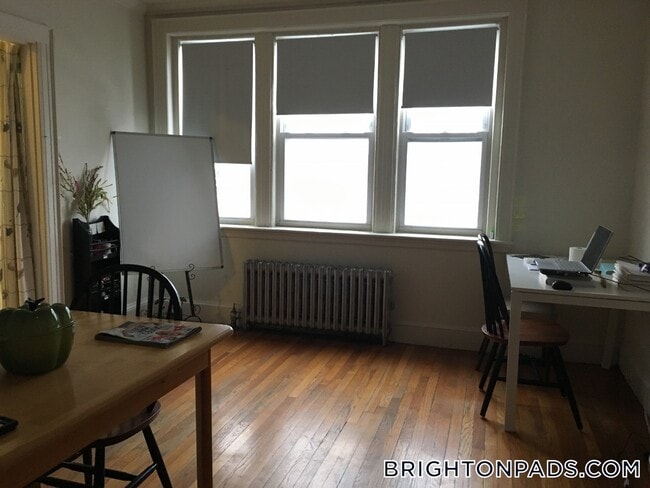 Foto del edificio - 2045 Commonwealth Ave