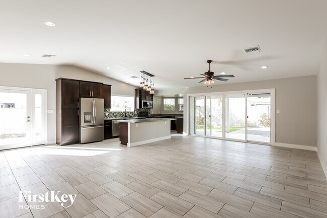 Foto del edificio - 1746 E Redfield Rd